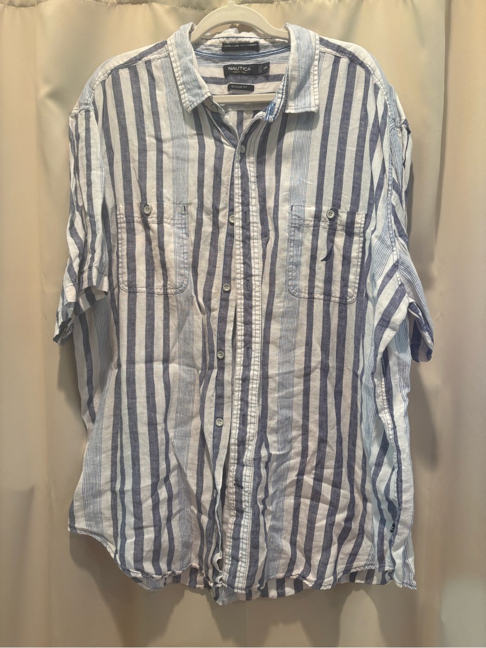 Nautica Men’s White & Blue Vertical Stripe Short-Sleeve Button-Down Shirt